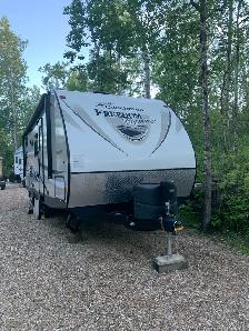 Coachman Freedom Express Trailer