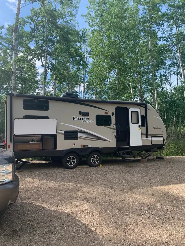 Coachman Freedom Express Trailer - Photo 3