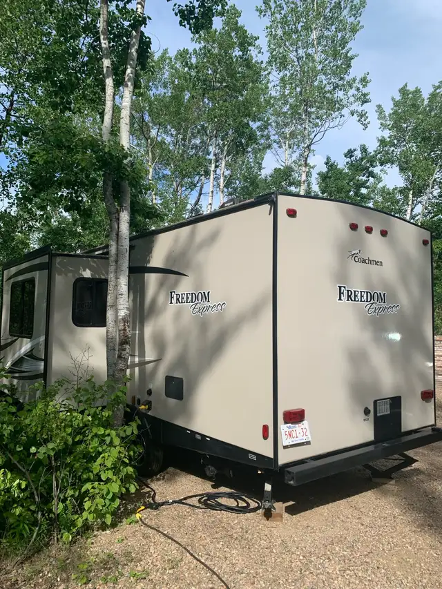 Coachman Freedom Express Trailer - Photo 4