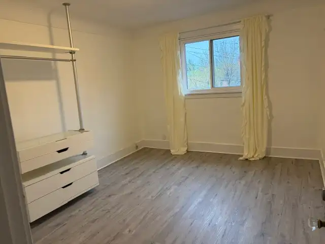 Renovated One Bedroom Apartment - Photo 3
