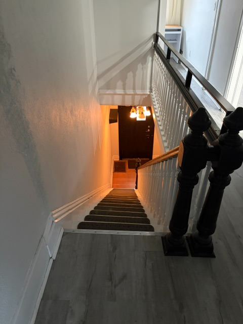 Renovated One Bedroom Apartment - Photo 9