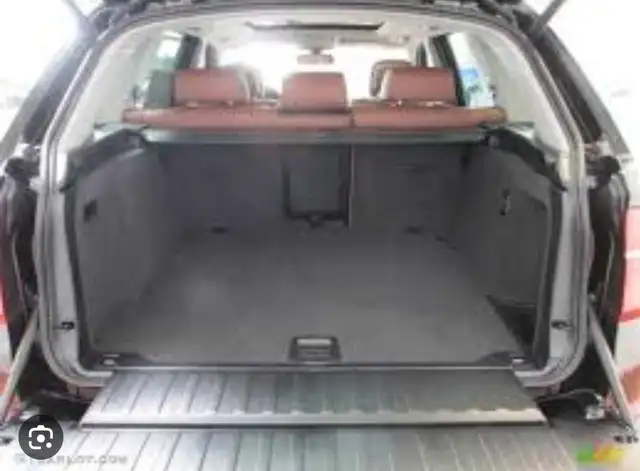 Private driver Ottawa to Montreal airport ride door dropoff - Photo 3