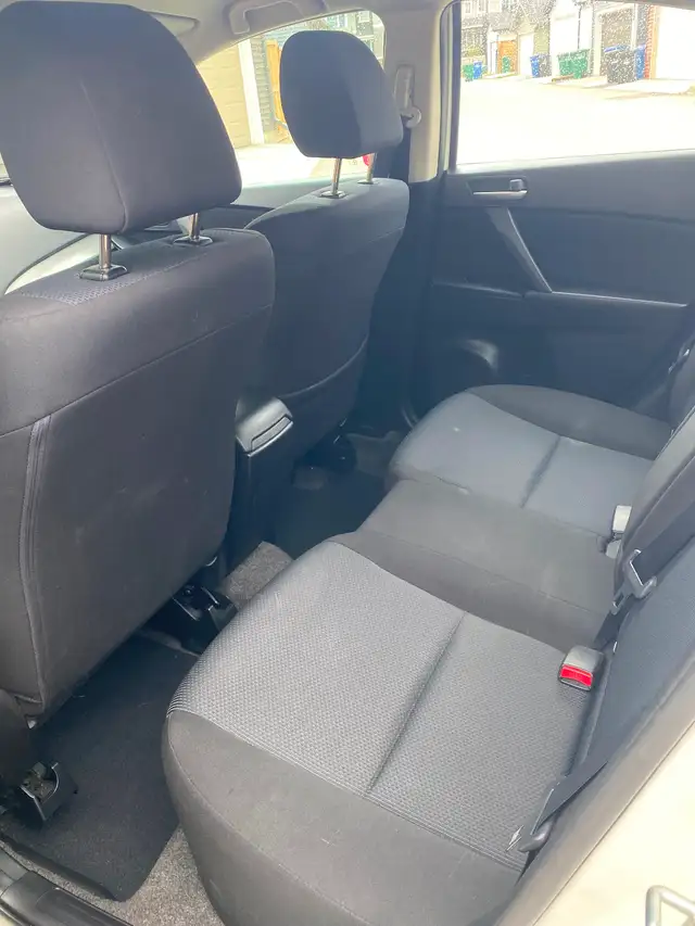 2010 Mazda 3 sedan - Photo 7
