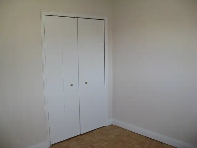 Bright 2 Bedroom in Strathroy - Photo 5