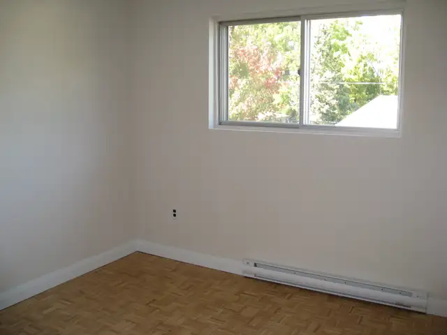 Bright 2 Bedroom in Strathroy - Photo 6