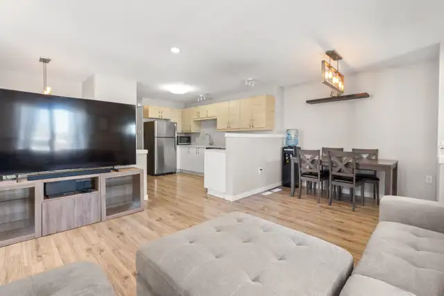 Well-Maintained 3bdrm Bi-Level w/ Bright Open Concept Layout! - Photo 4