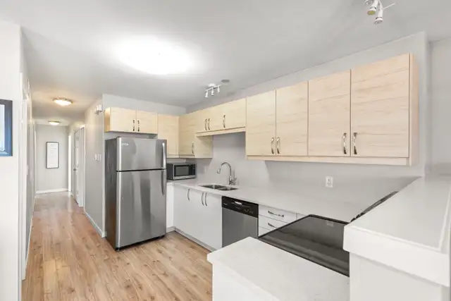 Well-Maintained 3bdrm Bi-Level w/ Bright Open Concept Layout! - Photo 5