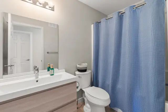 Well-Maintained 3bdrm Bi-Level w/ Bright Open Concept Layout! - Photo 7