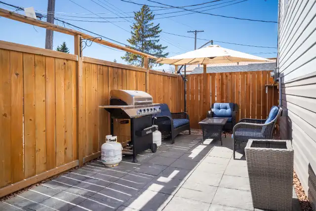 Well-Maintained 3bdrm Bi-Level w/ Bright Open Concept Layout! - Photo 9
