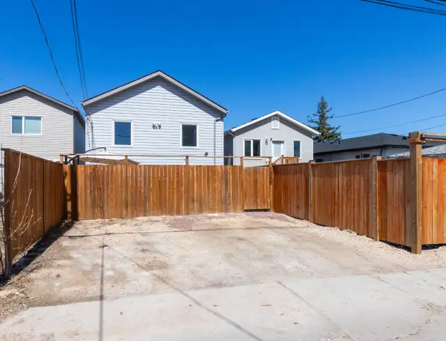 Well-Maintained 3bdrm Bi-Level w/ Bright Open Concept Layout! - Photo 10