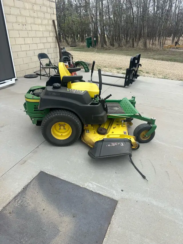 John Deere z465 zero turn mower