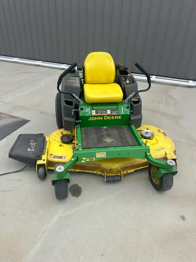 John Deere z465 zero turn mower - Photo 2