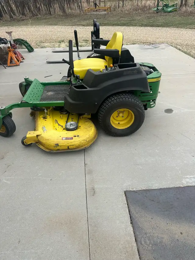 John Deere z465 zero turn mower - Photo 4