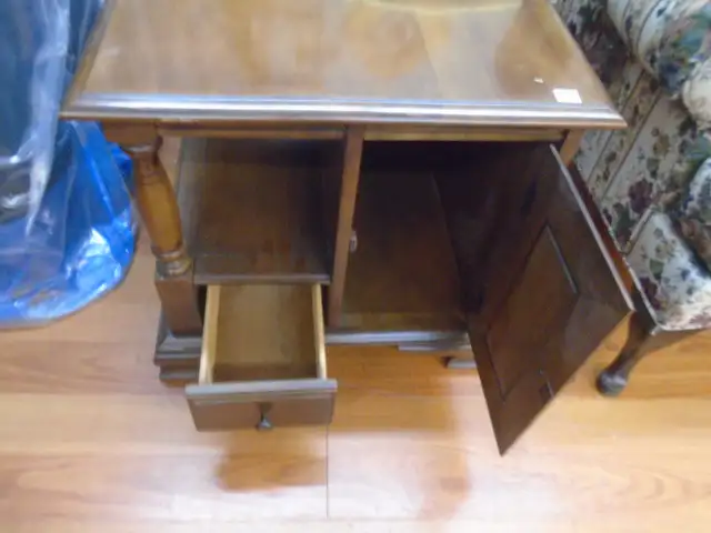 Solid wood table with storage - Photo 2