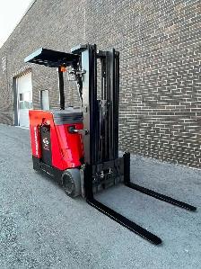 Dockstocker forklift