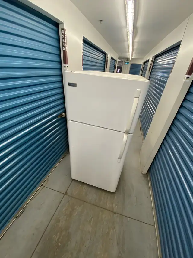 WHITE FRIDGE TOP FREEZER - Photo 2