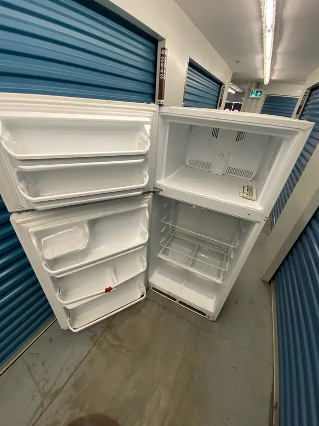 WHITE FRIDGE TOP FREEZER - Photo 4