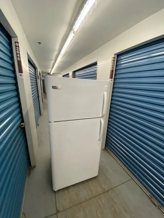 WHITE FRIDGE TOP FREEZER - Photo 9
