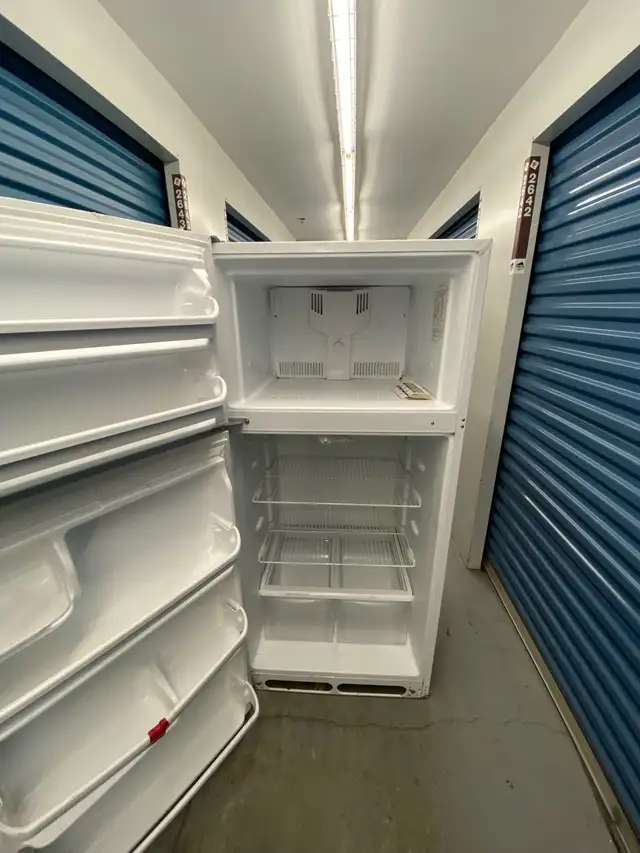 WHITE FRIDGE TOP FREEZER - Photo 10