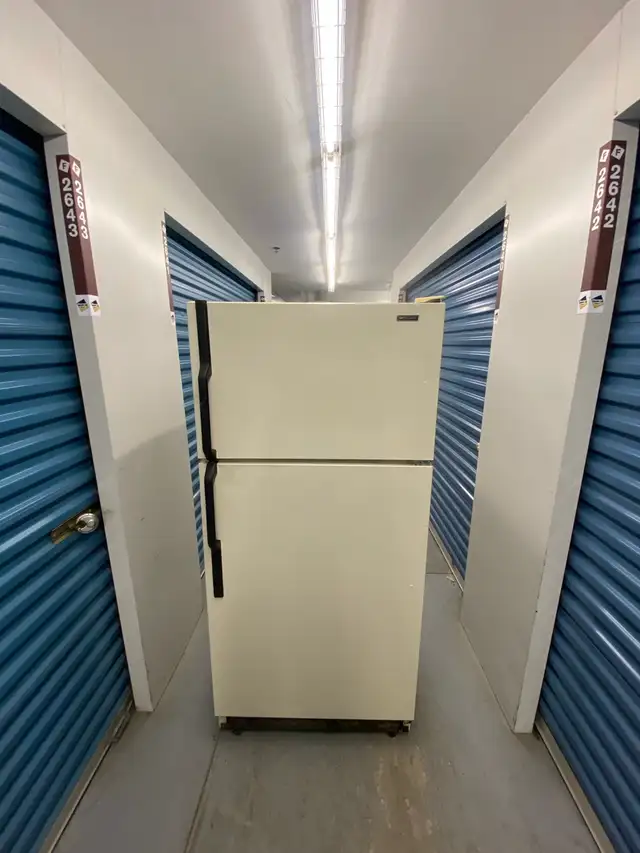 REFRIGERATOR AVAILABLE CLEAN N READY
