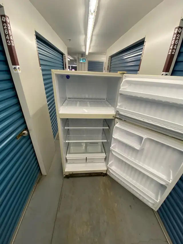 REFRIGERATOR AVAILABLE CLEAN N READY - Photo 3