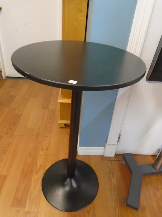 Pub style table