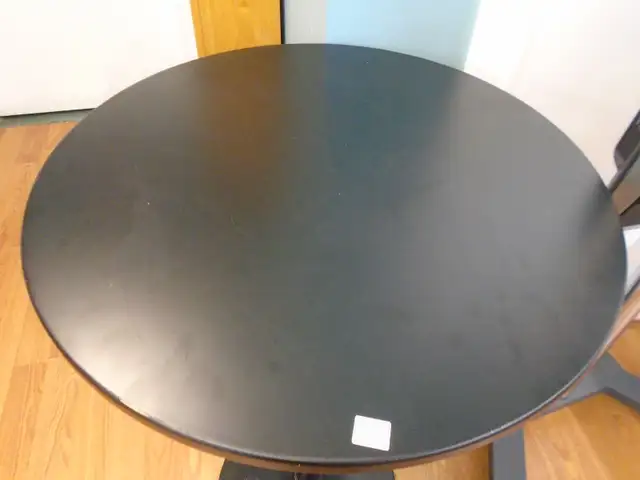 Pub style table - Photo 2