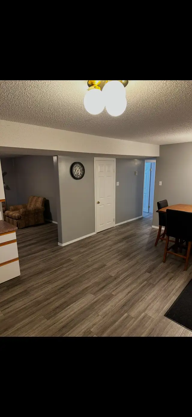 2 bedroom half duplex fully furnished/utilities included