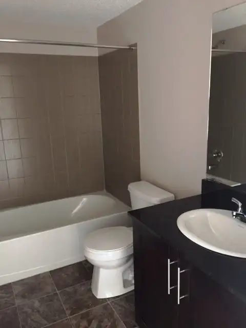 2 Bed   Den, 2 Bath Apartment in Rutherford (SW) - Photo 5