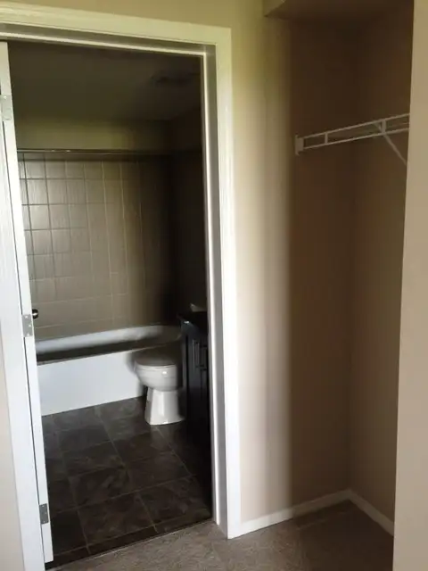 2 Bed   Den, 2 Bath Apartment in Rutherford (SW) - Photo 7