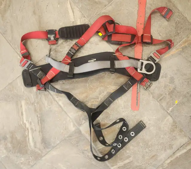 Protecta Roofing Harness - 420lbs. Medium / Large