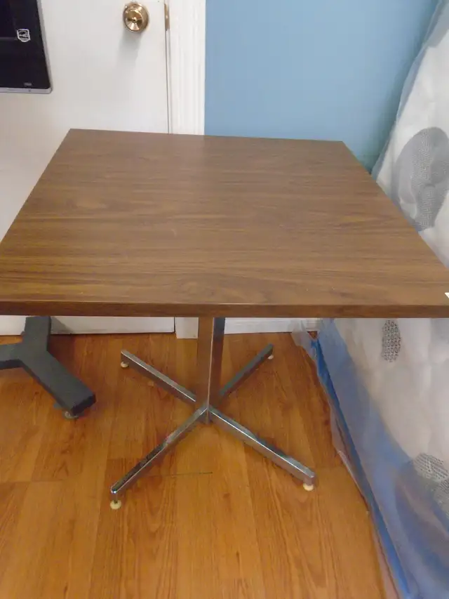 Square table