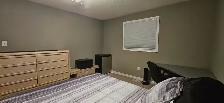 AVAILABLE NOW- FURNISHED LARGE MODERN CLEAN ROOM IN SOUTH BARRIE - Photo 2