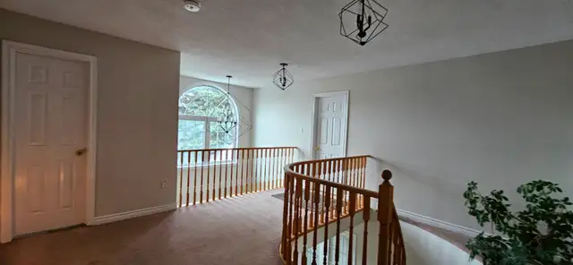 AVAILABLE NOW- FURNISHED LARGE MODERN CLEAN ROOM IN SOUTH BARRIE - Photo 3
