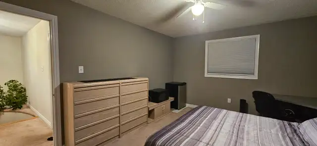 AVAILABLE NOW- FURNISHED LARGE MODERN CLEAN ROOM IN SOUTH BARRIE - Photo 5