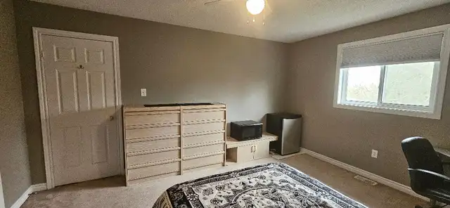 AVAILABLE NOW- FURNISHED LARGE MODERN CLEAN ROOM IN SOUTH BARRIE - Photo 7