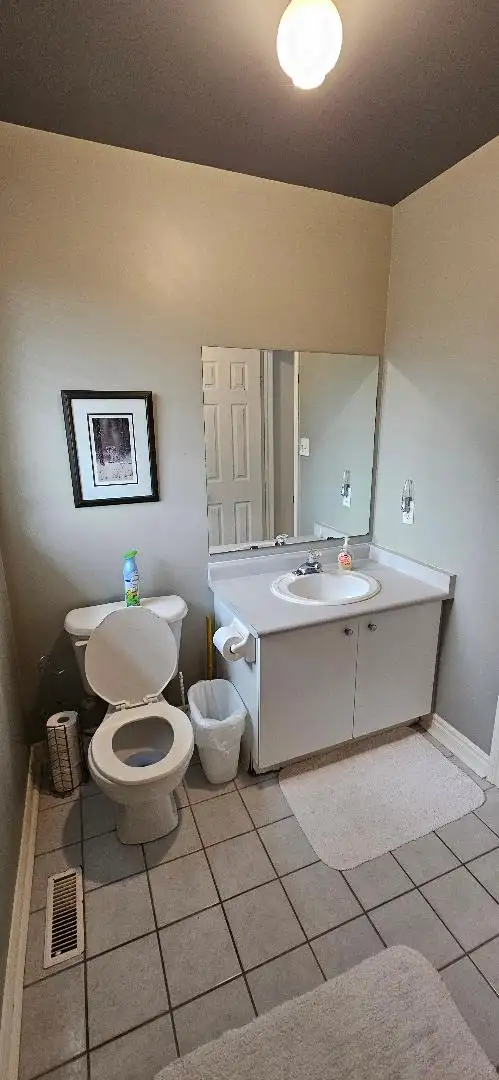 AVAILABLE NOW- FURNISHED LARGE MODERN CLEAN ROOM IN SOUTH BARRIE - Photo 8
