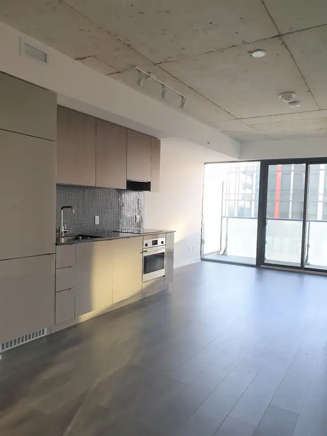 Yonge Eglinton 1 den condo - Photo 2