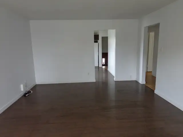 Open, bright 3-bedroom main-floor suite includes utilities - Photo 2