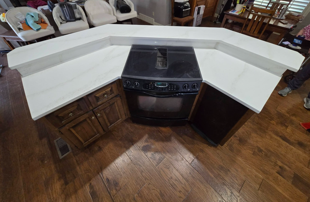 White Countertop With Grey Veins - Photo 3