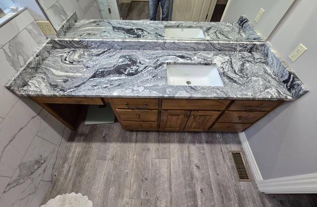 White Countertop With Grey Veins - Photo 4