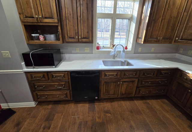 White Countertop With Grey Veins - Photo 5