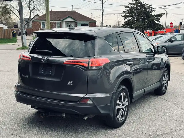 2016 Toyota RAV4 LE AWD - Photo 4