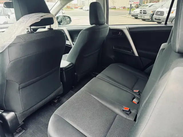 2016 Toyota RAV4 LE AWD - Photo 7