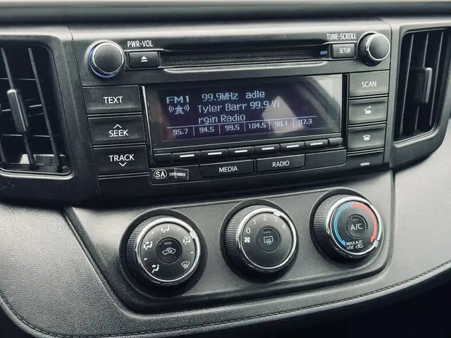 2016 Toyota RAV4 LE AWD - Photo 9