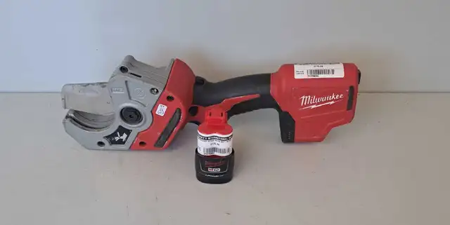 Milwaukee  247020 PVC Pipe Shear (31376894)