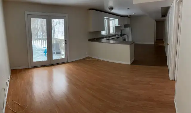 3 Bedroom Apartment for Rent - 98 Creery Ave