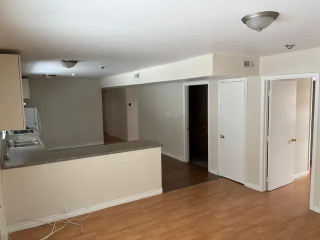 3 Bedroom Apartment for Rent - 98 Creery Ave - Photo 5