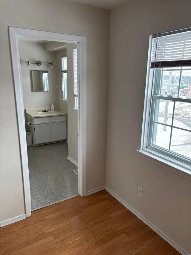 3 Bedroom Apartment for Rent - 98 Creery Ave - Photo 6