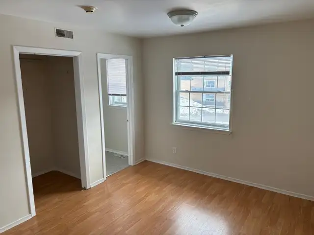 3 Bedroom Apartment for Rent - 98 Creery Ave - Photo 8